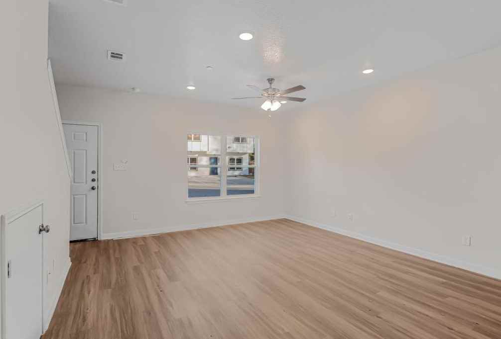 601 W 24th St #122 - Photo 7 of 20