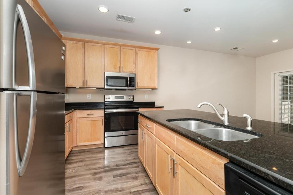 1915 Fleming Rd - Photo 6 of 19