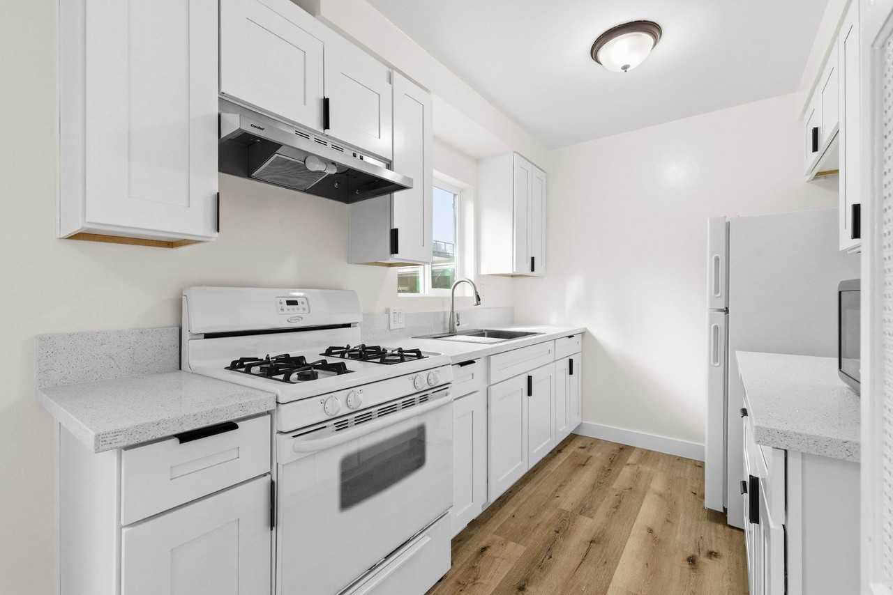 6508 La Jolla Boulevard - Photo 3 of 35