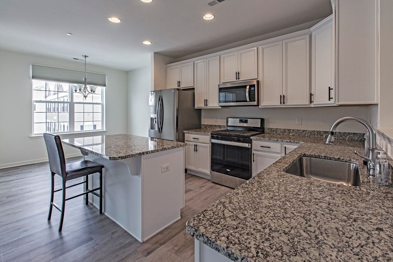 3847 Green St - Photo 3 of 19