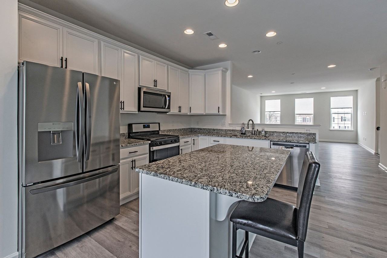 3847 Green St - Photo 4 of 19