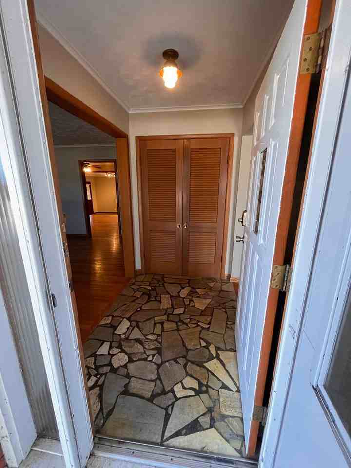 1853 E Gretna St - Photo 3 of 41