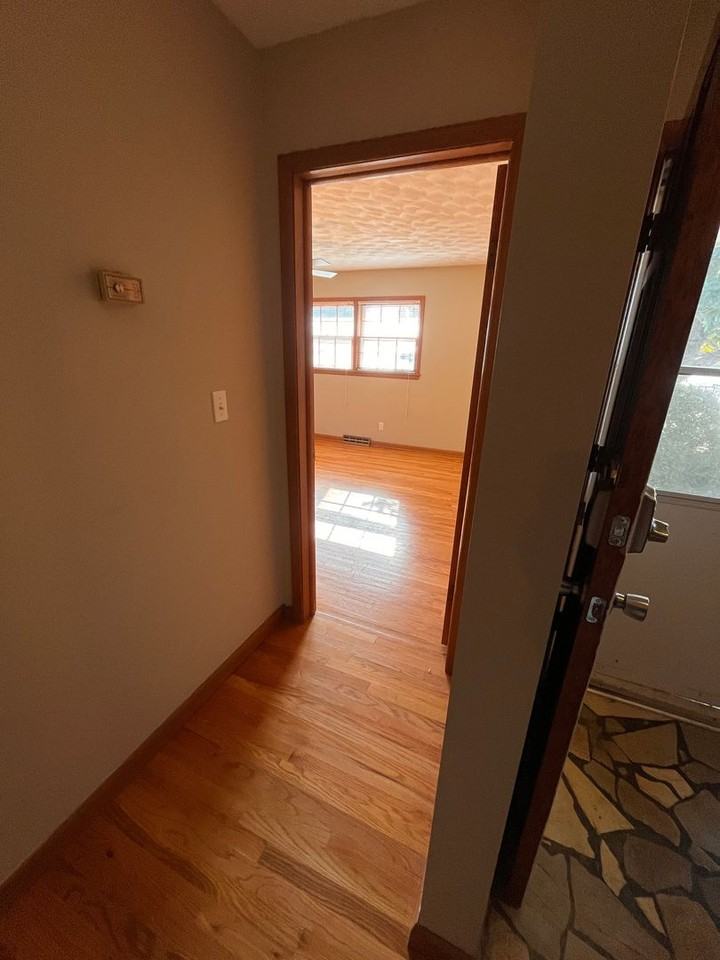 1853 E Gretna St - Photo 5 of 41