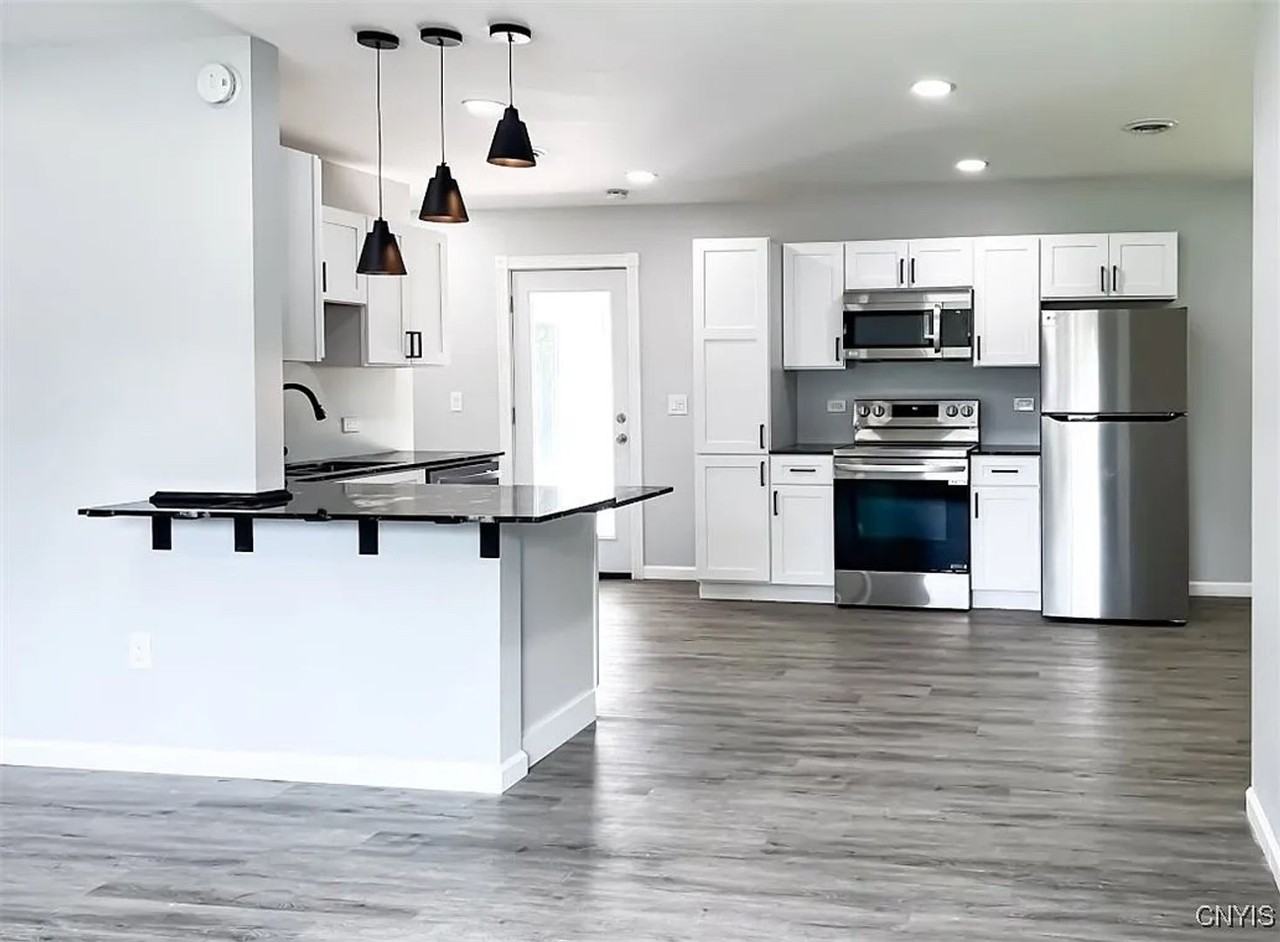 7927 Rinaldo Blvd N - Photo 3 of 32