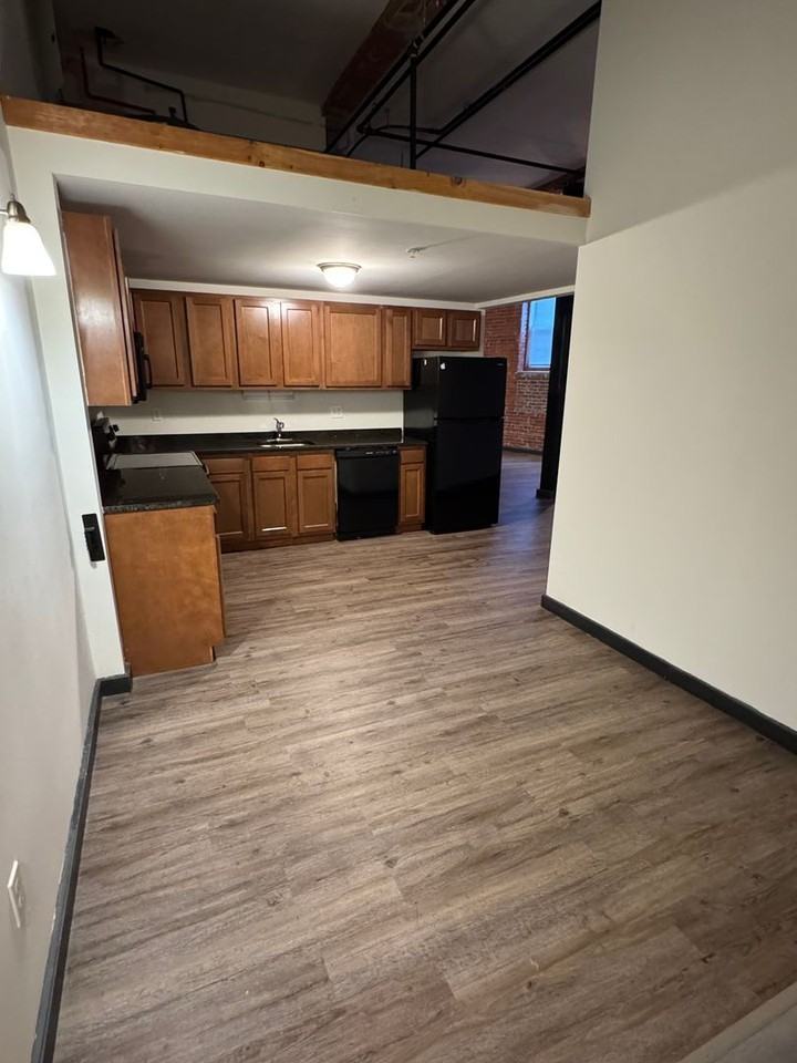 60 Dexter St - Photo 2 of 6