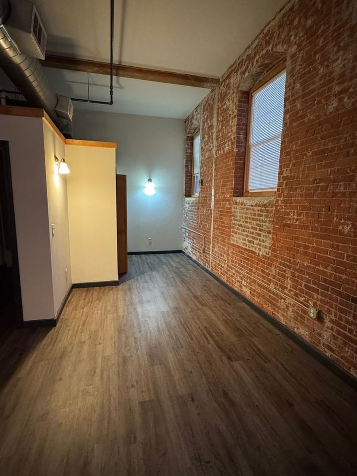 60 Dexter St - Photo 6 of 6