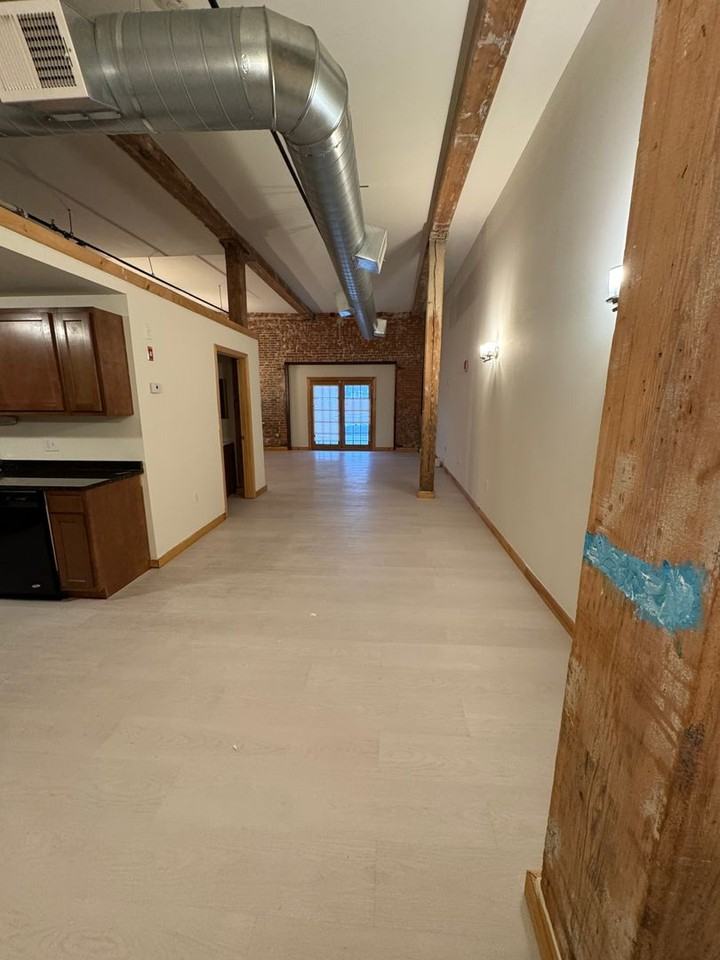 60 Dexter St - Photo 2 of 10