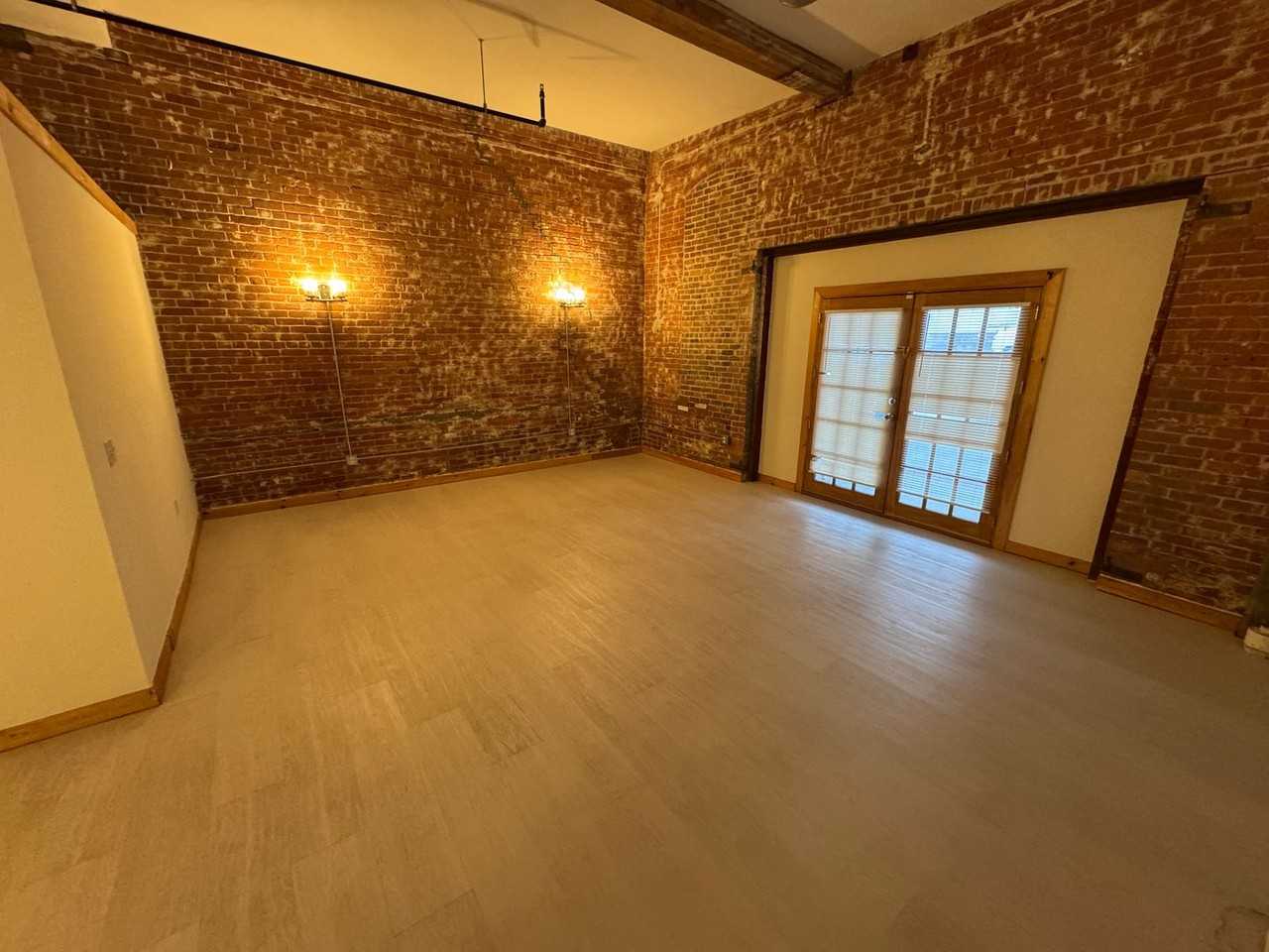 60 Dexter St - Photo 3 of 10