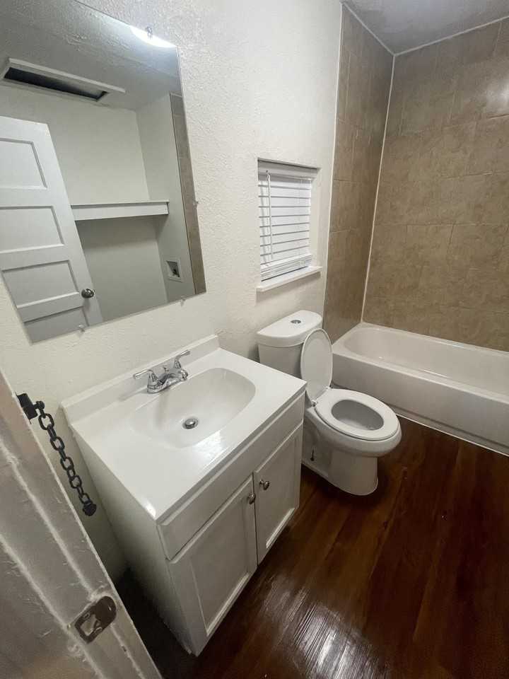 108 N Shaw St - Photo 4 of 15