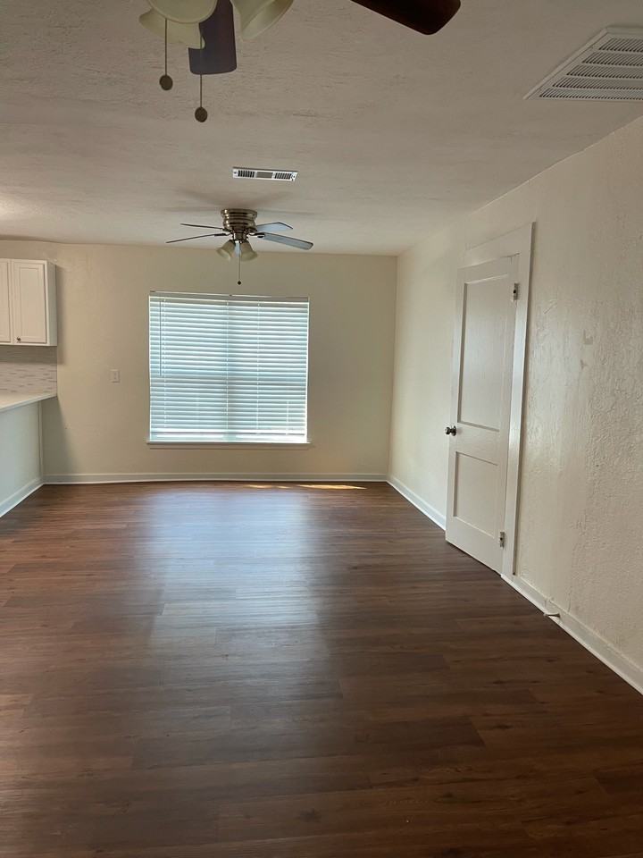 108 N Shaw St - Photo 3 of 15