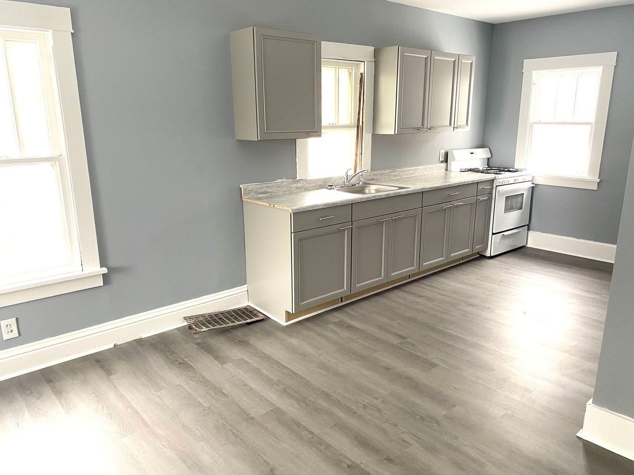 366 Fair Street - Photo 4 of 12