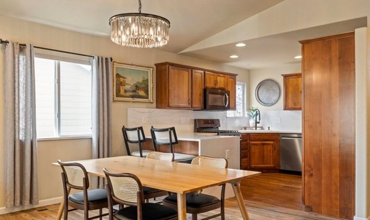 947 Delphins Place - Photo 4 of 36