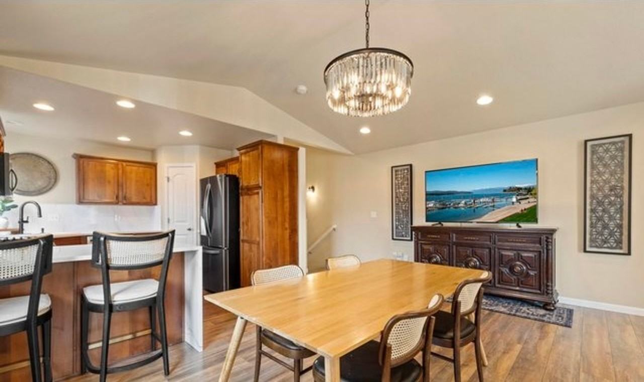 947 Delphins Place - Photo 5 of 36