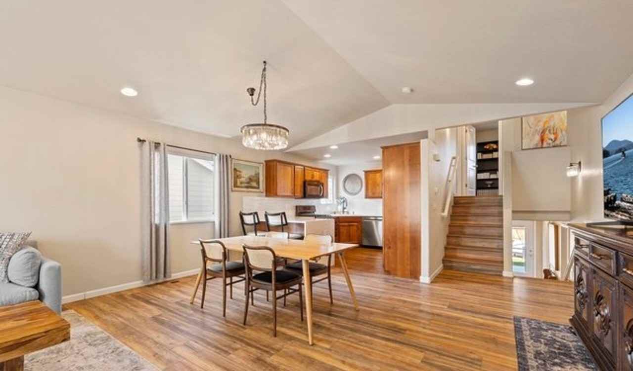 947 Delphins Place - Photo 6 of 36