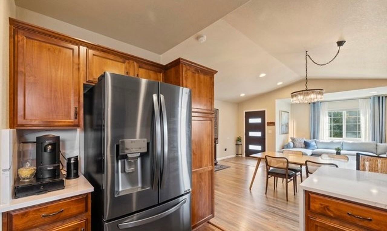 947 Delphins Place - Photo 7 of 36