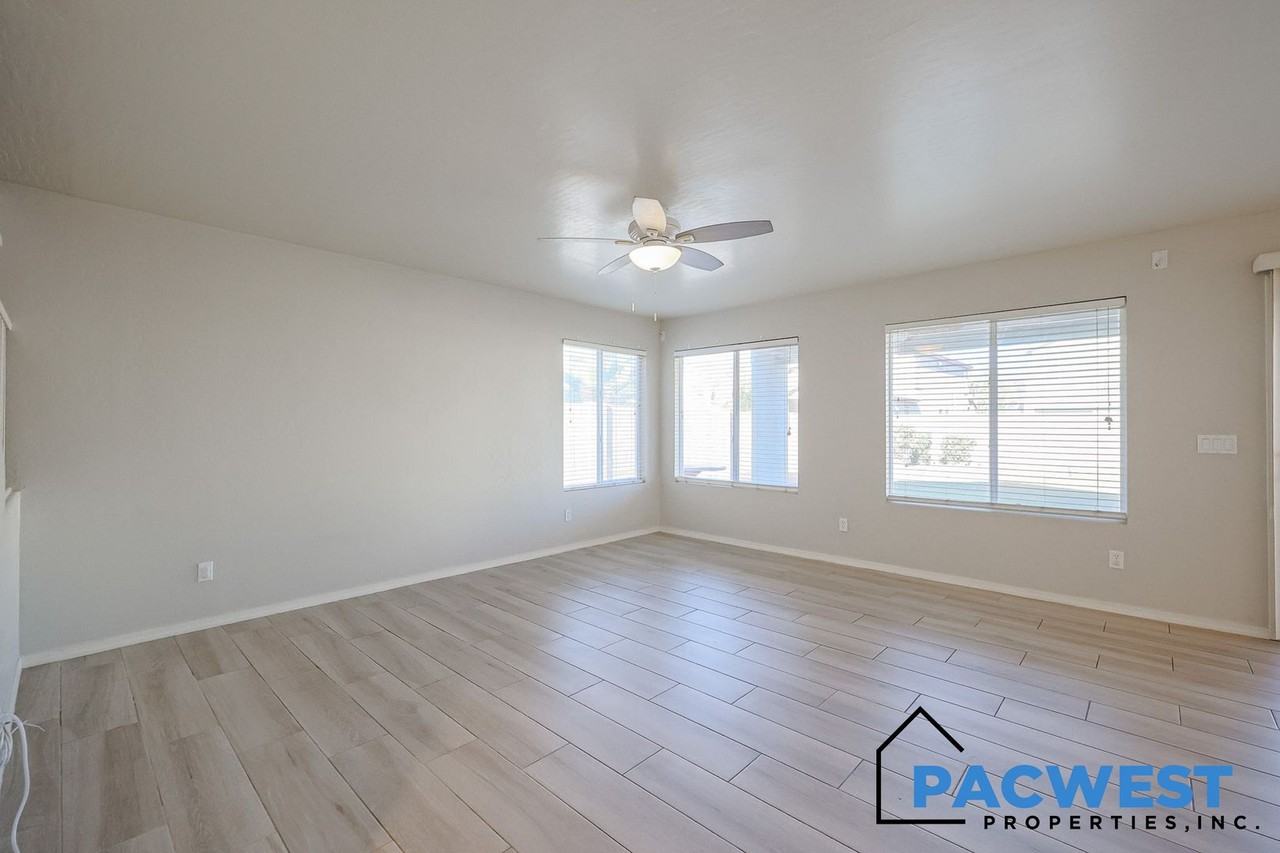 14872 West Bloomfield Road - Photo 4 of 35