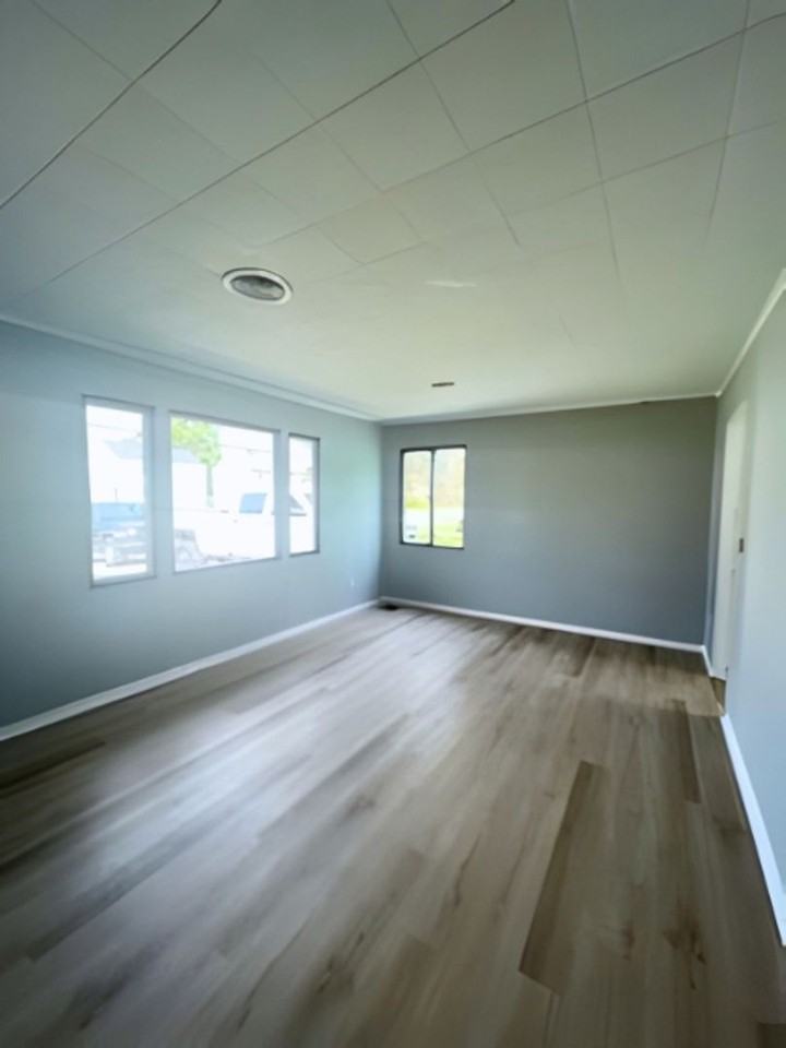 1036 South James Road - Photo 3 of 10