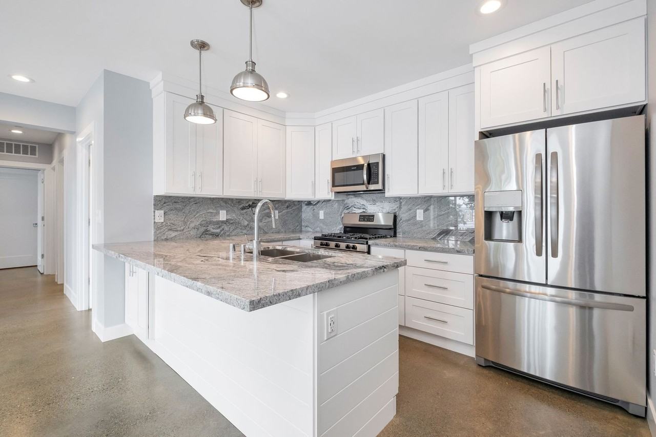 15901 Maplewild Avenue Southwest - Photo 4 of 14