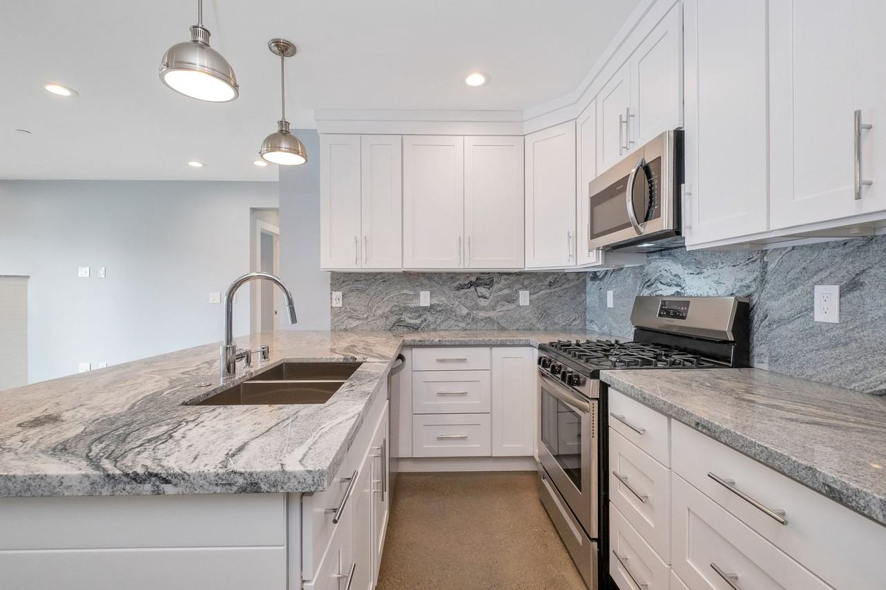 15901 Maplewild Avenue Southwest - Photo 6 of 14