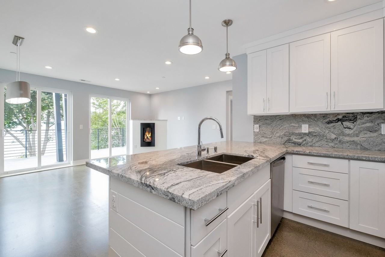 15901 Maplewild Avenue Southwest - Photo 7 of 14