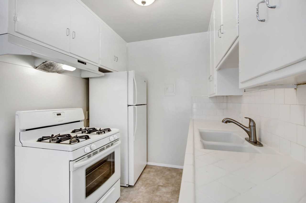 2015-2019 4th Street in Santa Monica - steps to Main St. and the beach! - Photo 2 of 6