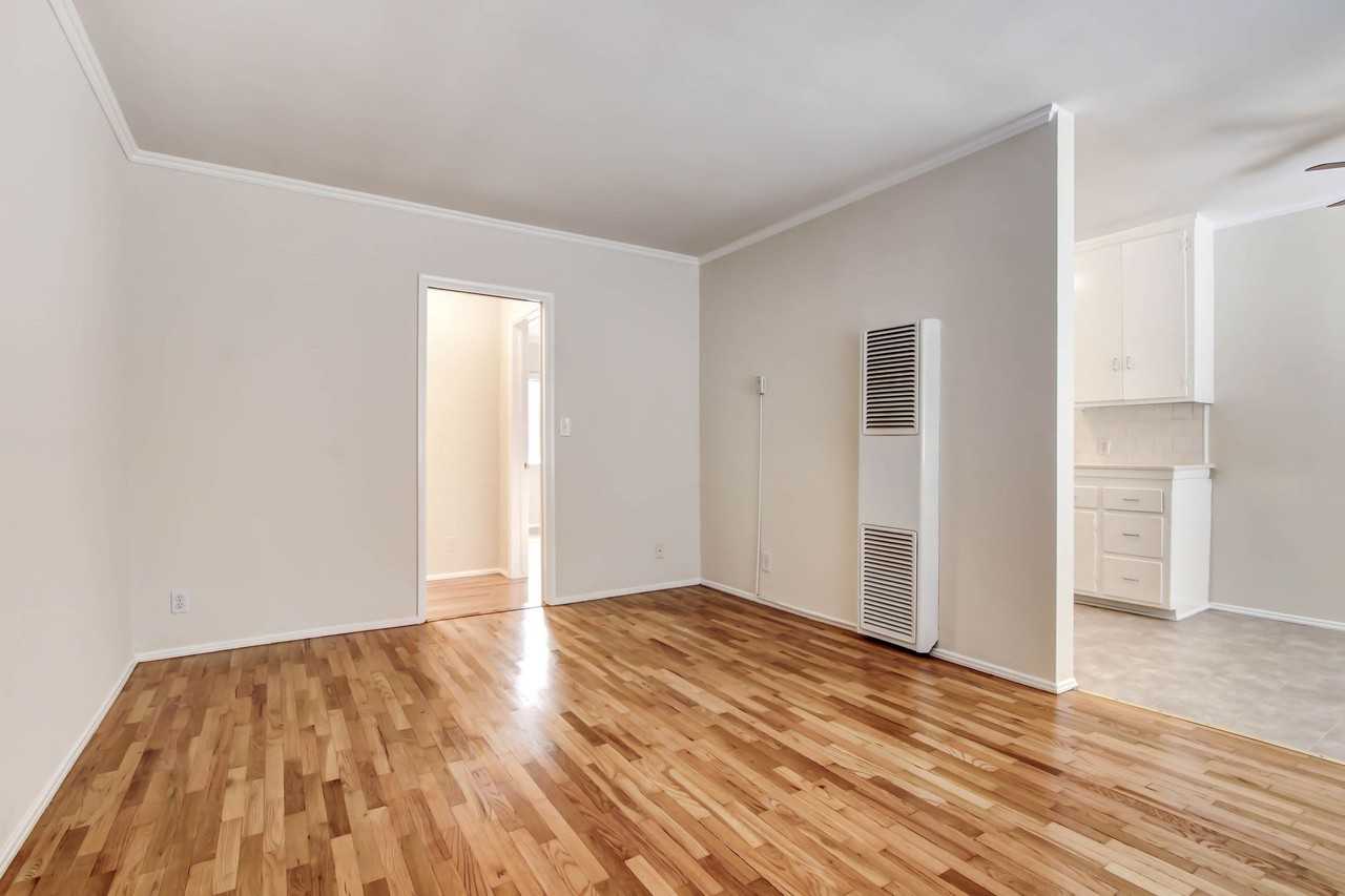 2015-2019 4th Street in Santa Monica - steps to Main St. and the beach! - Photo 4 of 6