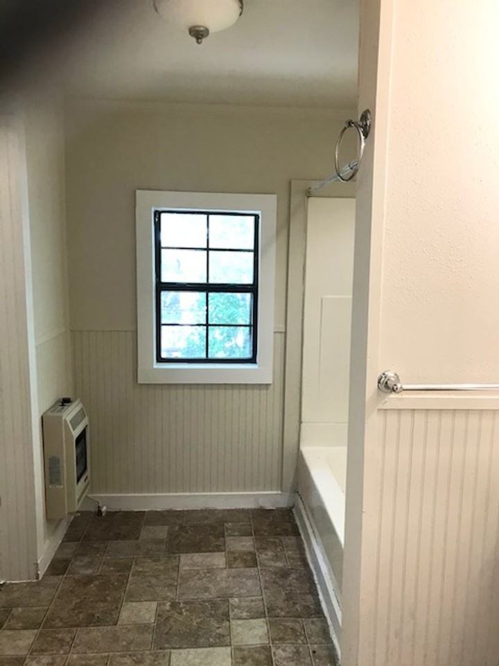 1004 Avenue F - Photo 2 of 13