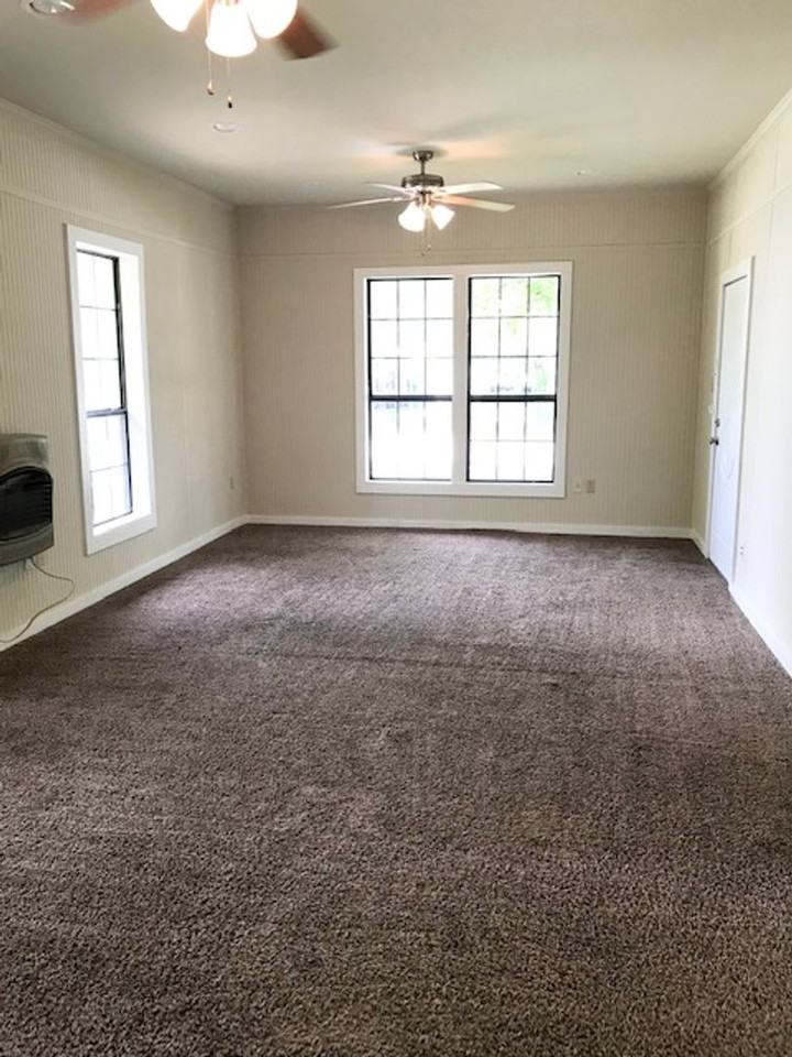 1004 Avenue F - Photo 3 of 13