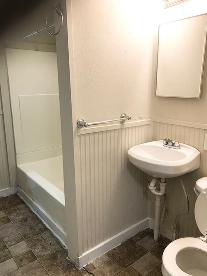 1004 Avenue F - Photo 5 of 13