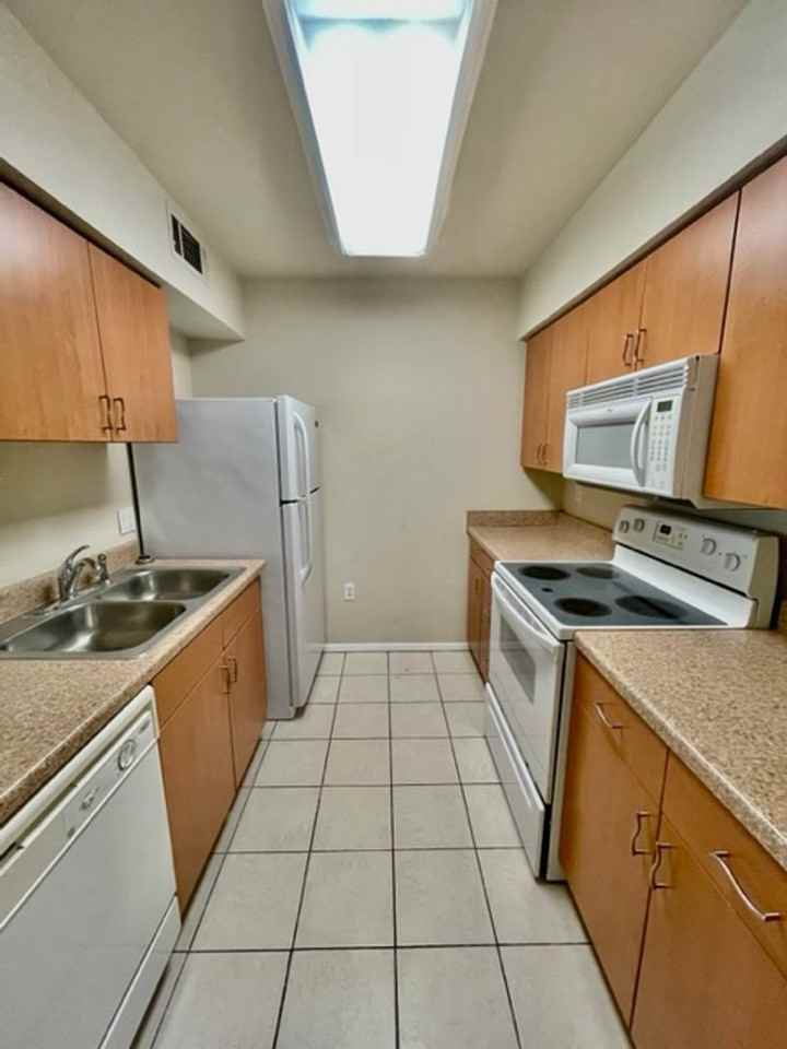 1500 Lake Shore Drive - Photo 6 of 14