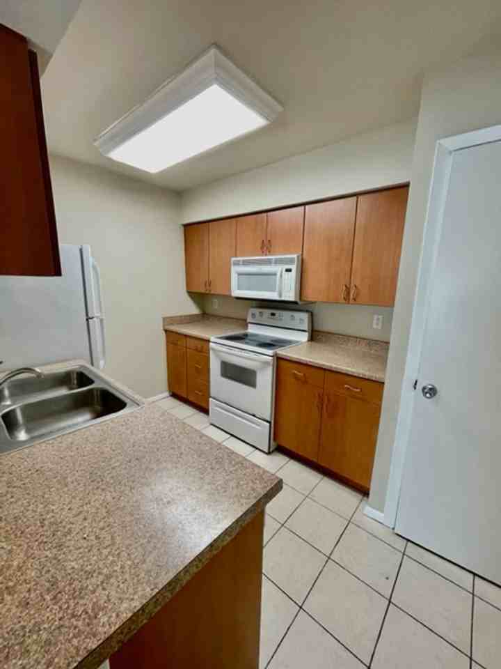 1500 Lake Shore Drive - Photo 7 of 14