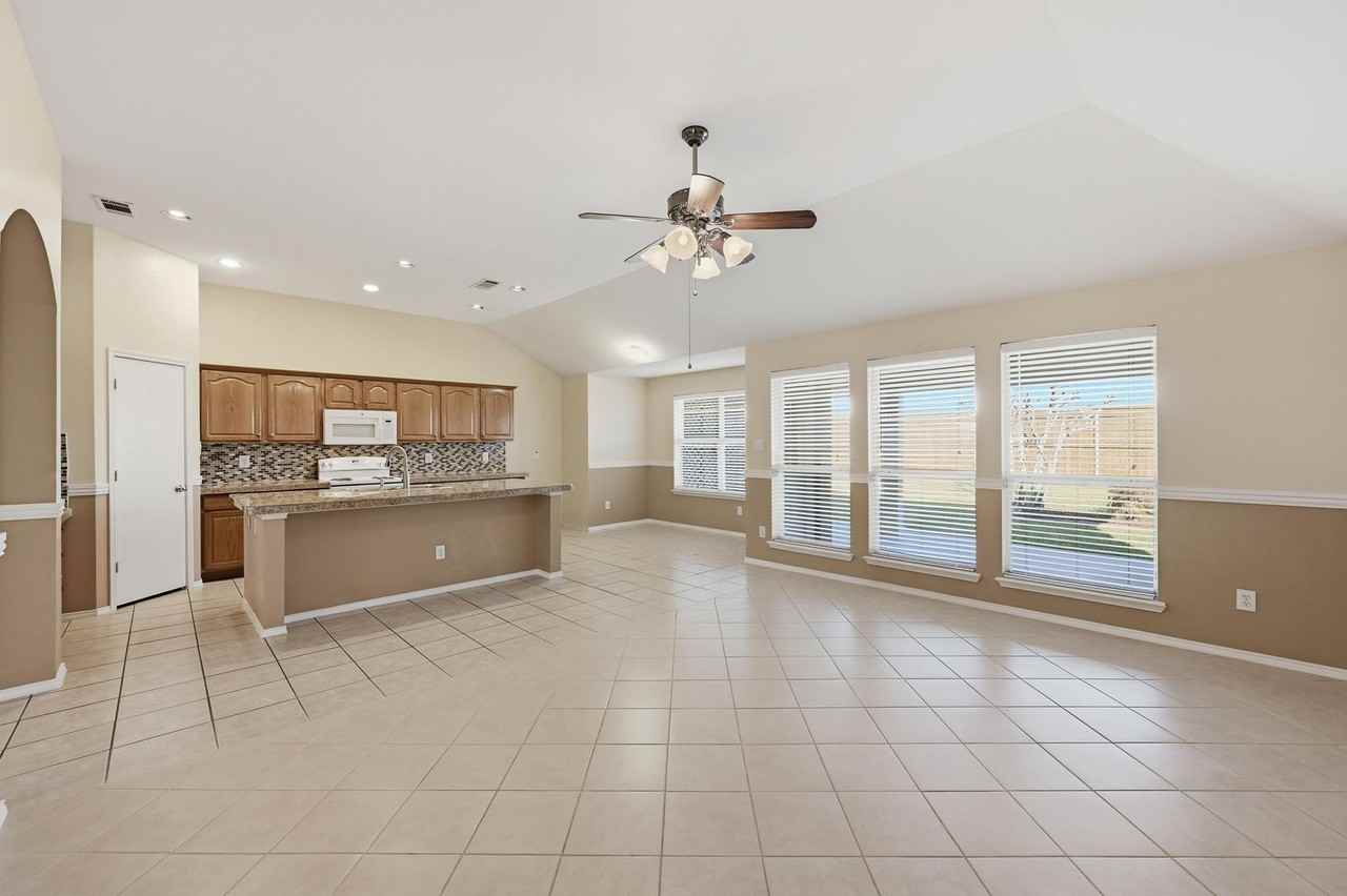 421 Kingfisher Lane - Photo 5 of 21