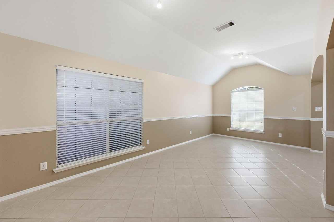 421 Kingfisher Lane - Photo 6 of 21