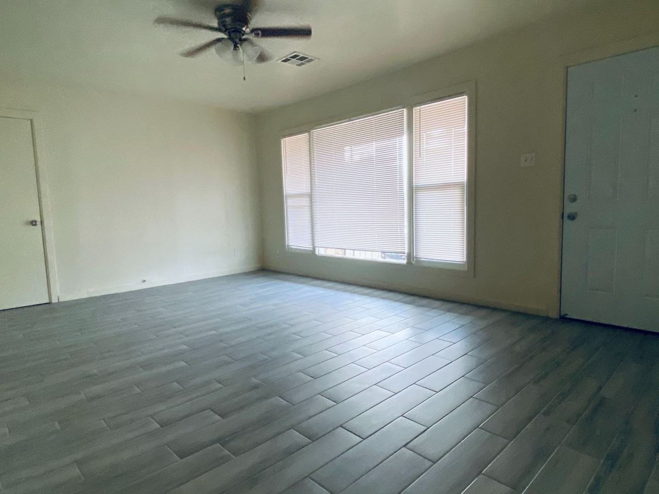 1116 Campbell Road - Photo 2 of 11