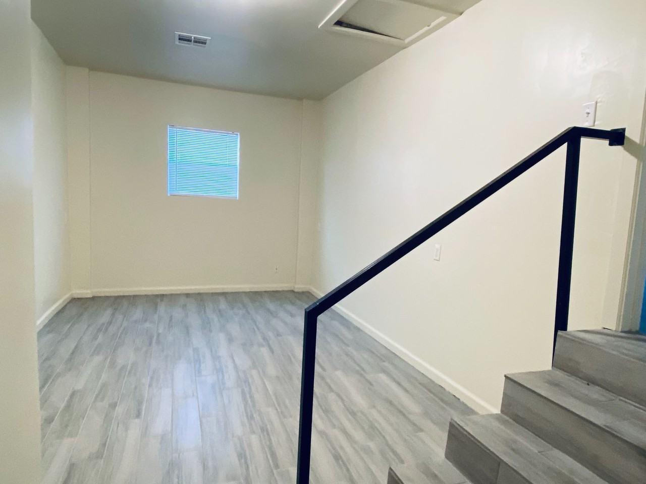 1116 Campbell Road - Photo 3 of 11