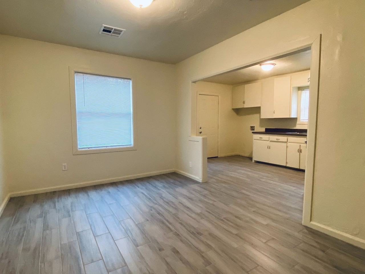 1116 Campbell Road - Photo 4 of 11