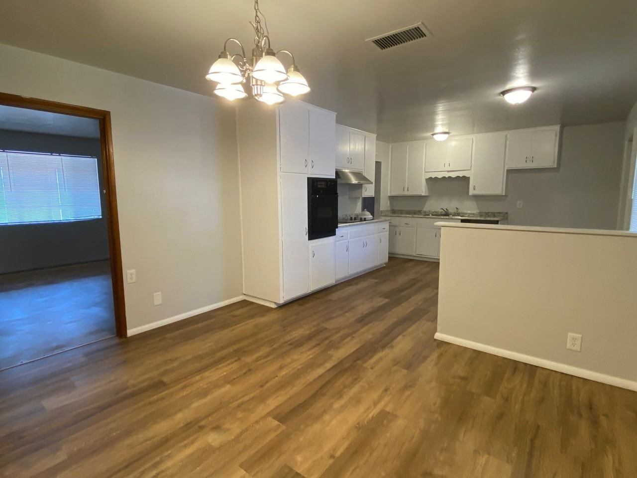 1014 West 17th Place - Photo 5 of 12