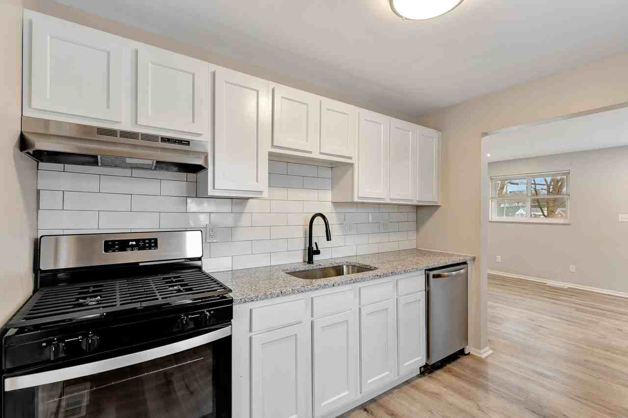 Longfield Apartments in Maderia - Photo 3 of 15