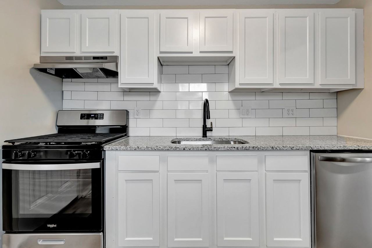 Longfield Apartments in Maderia - Photo 4 of 15