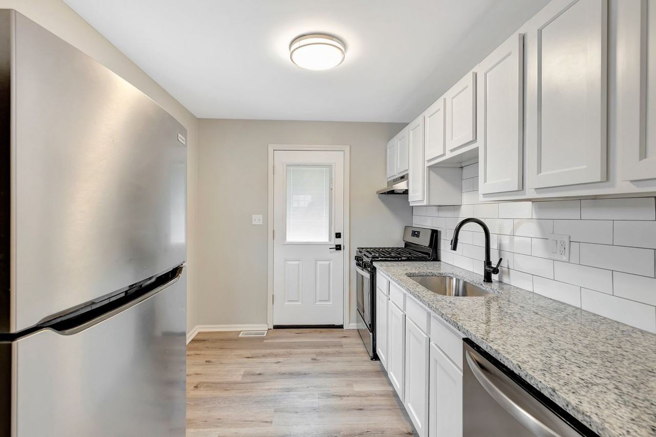 Longfield Apartments in Maderia - Photo 5 of 15