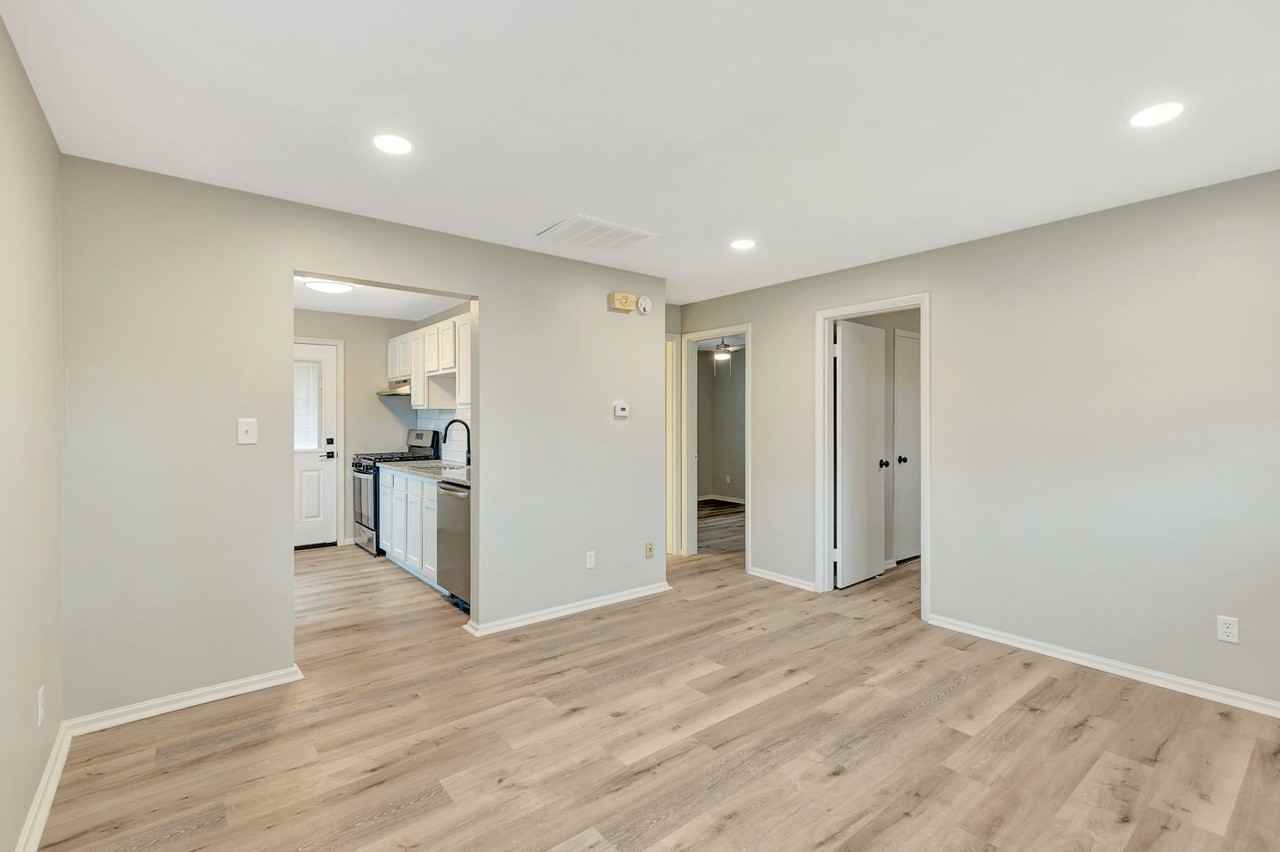 Longfield Apartments in Maderia - Photo 6 of 15