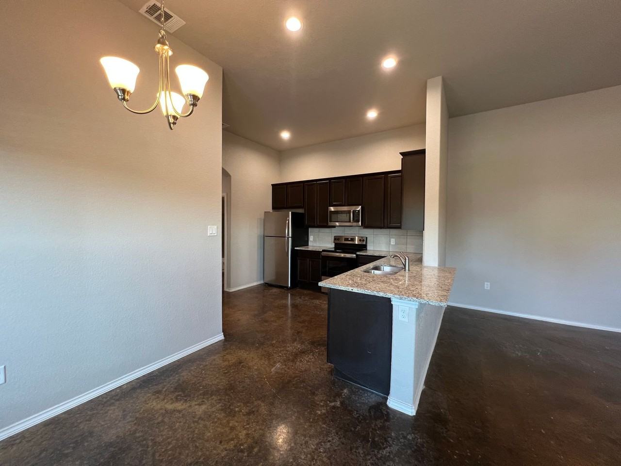 1127 Renee Way - Photo 6 of 19