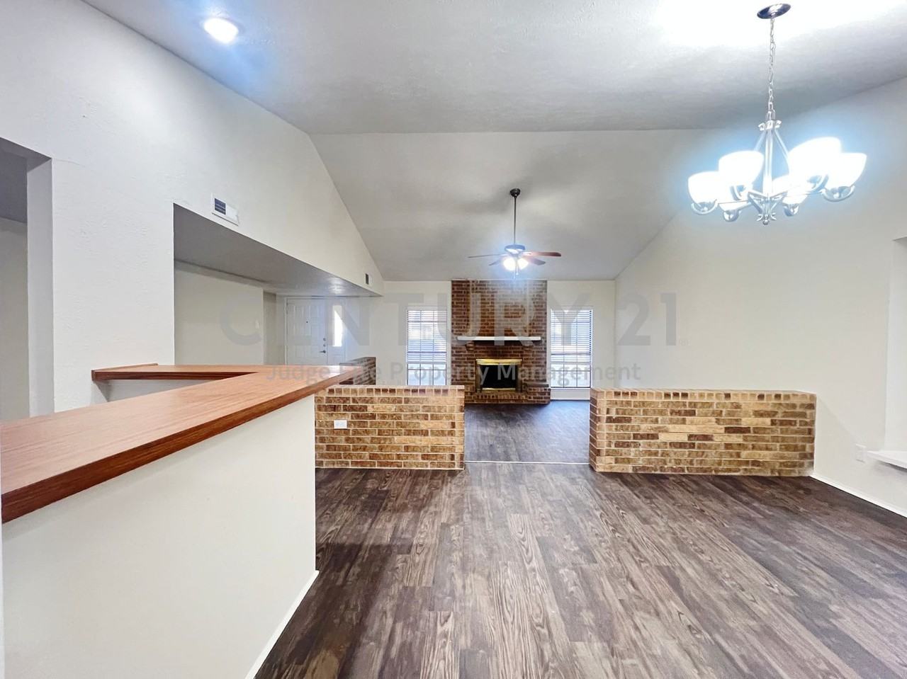 1304 Creekwood Ct - Photo 2 of 11
