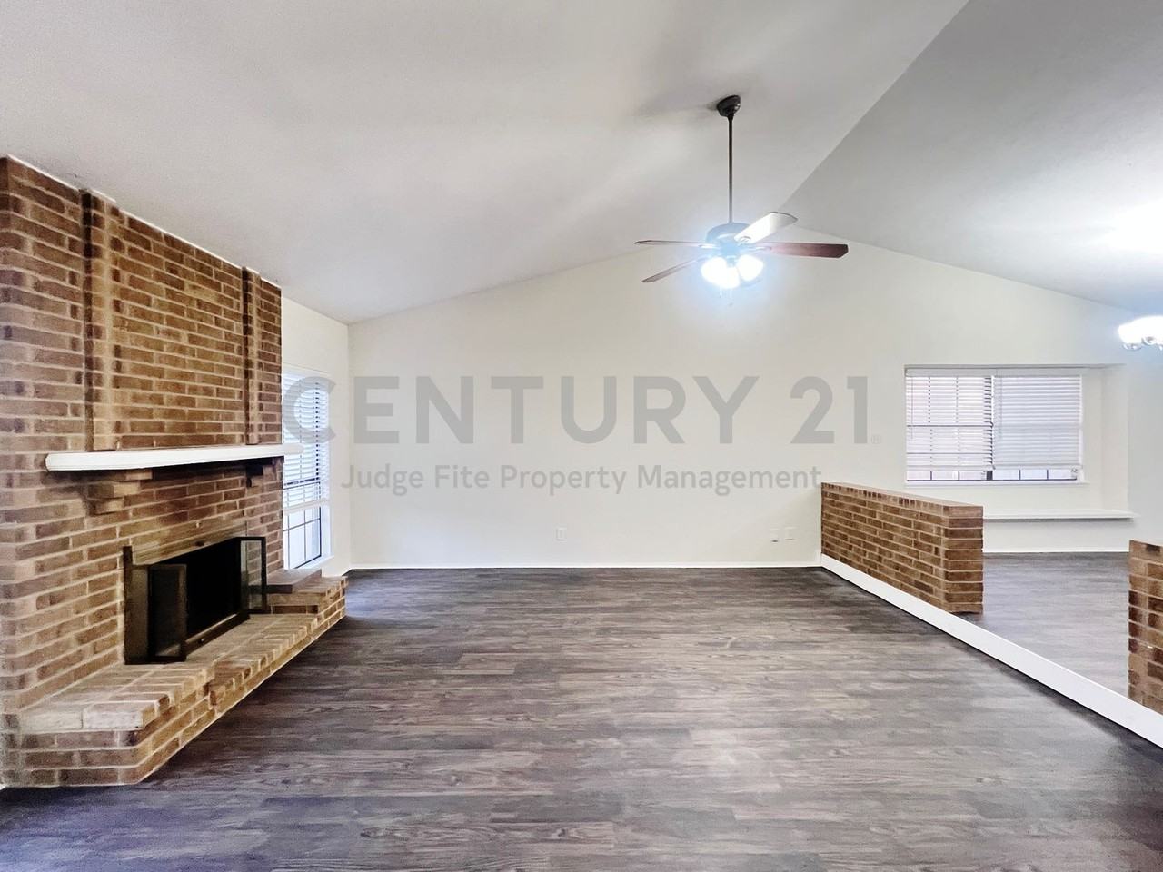 1304 Creekwood Ct - Photo 3 of 11
