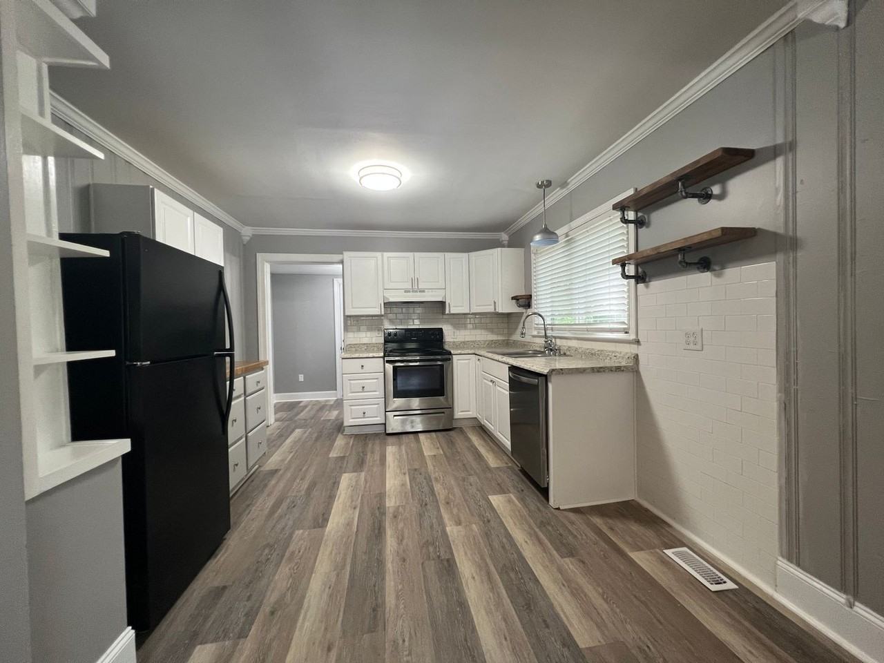 614 North Rhyne Street - Photo 3 of 8