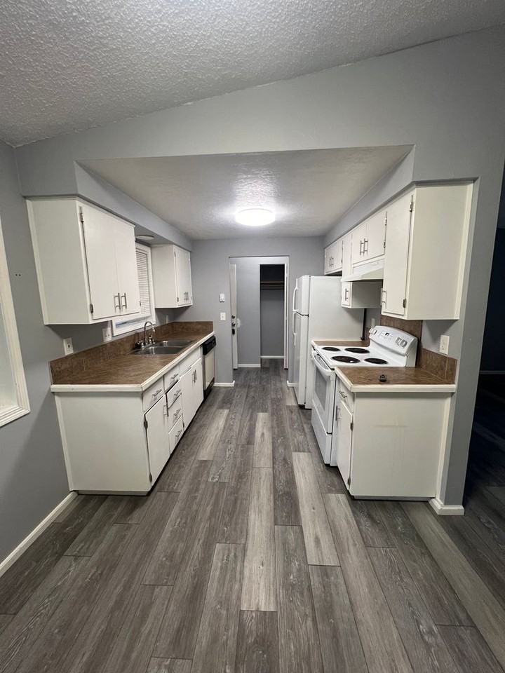 24781 Parkside Drive - Photo 6 of 10