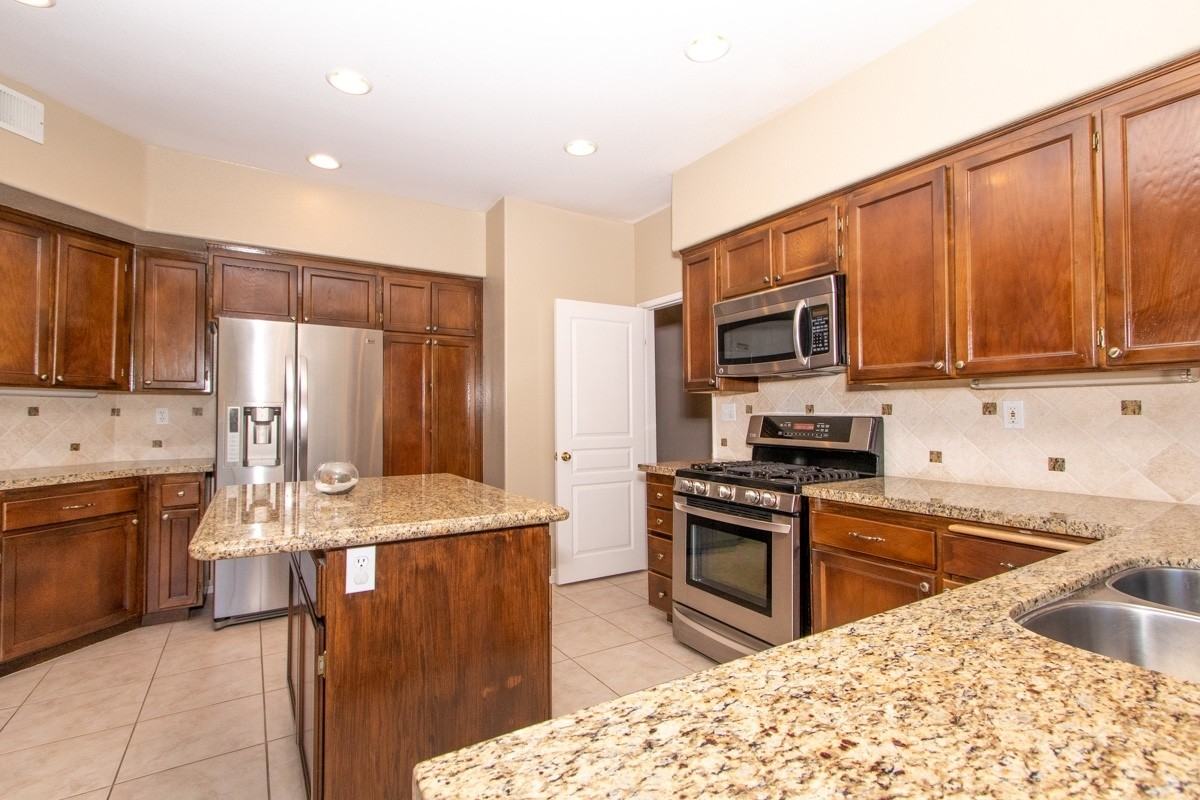 1738 Medinah Rd - Photo 7 of 22