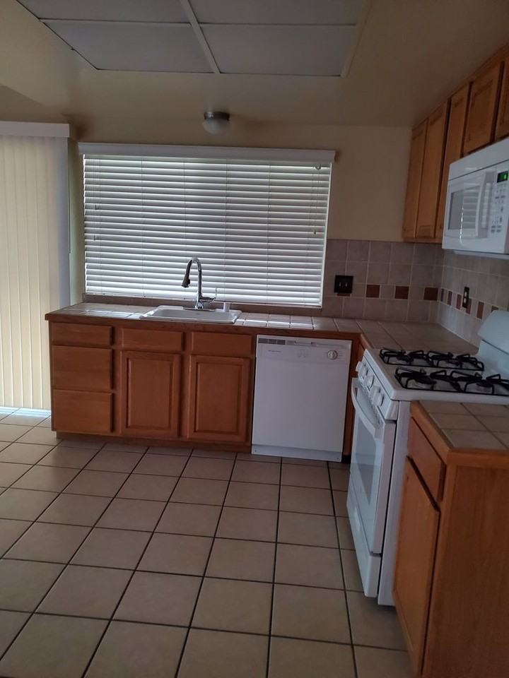 1605 Eastwick Court - Photo 5 of 23