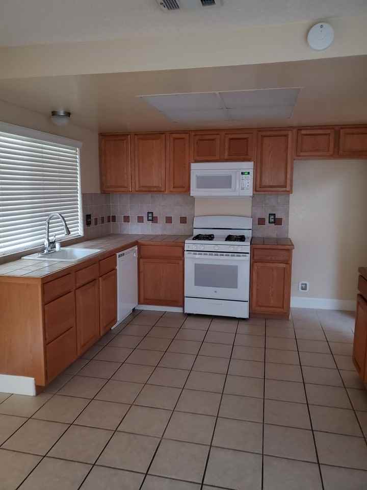 1605 Eastwick Court - Photo 7 of 23