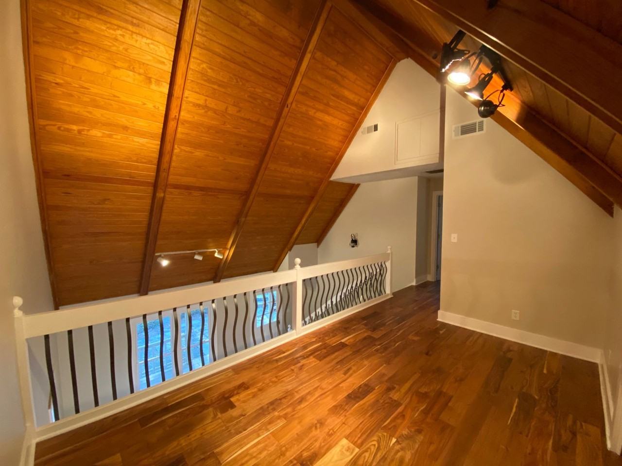 111 Woody Drive - Photo 5 of 34